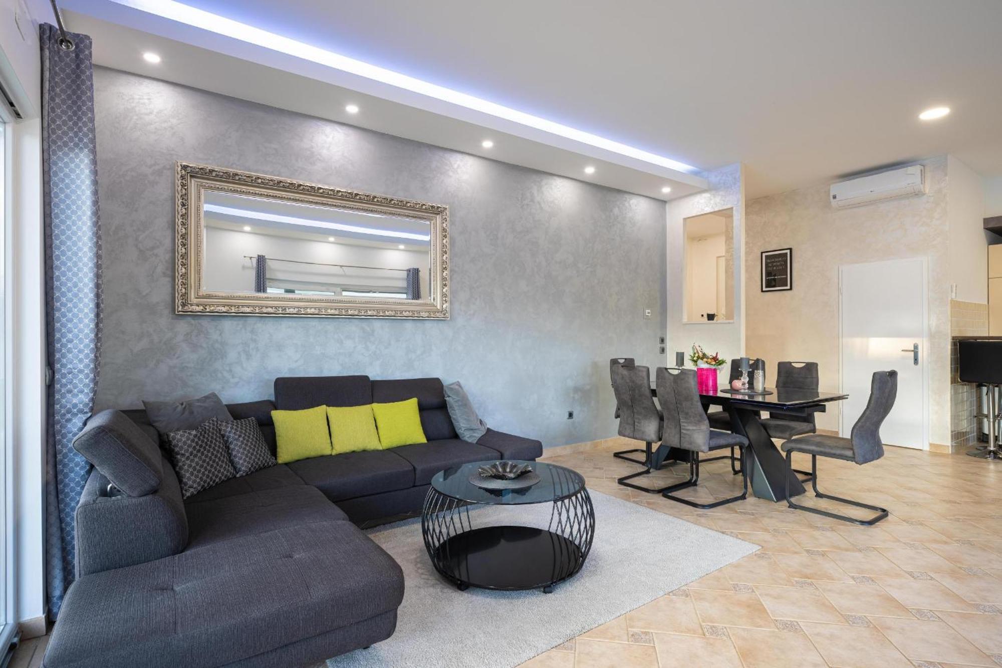 Villa Beauty With Heated Pool And Jacuzzi Kanfanar Exterior photo
